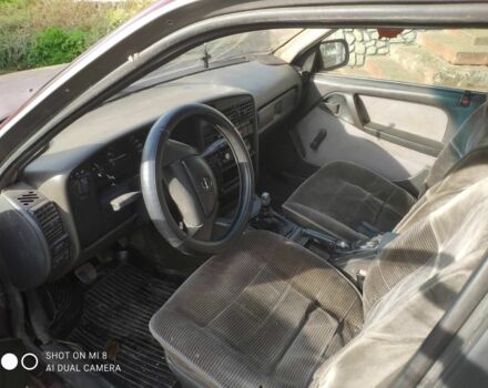 Красный Опель Омега, объемом двигателя 2 л и пробегом 250 тыс. км за 400 $, фото 3 на Automoto.ua