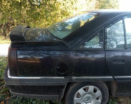 Красный Опель Омега, объемом двигателя 2 л и пробегом 100 тыс. км за 500 $, фото 4 на Automoto.ua