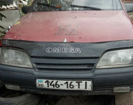 Красный Опель Омега, объемом двигателя 2 л и пробегом 300 тыс. км за 406 $, фото 3 на Automoto.ua