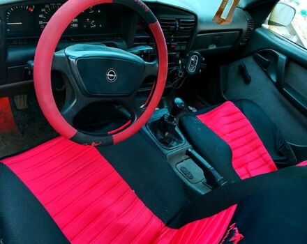 Красный Опель Омега, объемом двигателя 1.8 л и пробегом 0 тыс. км за 600 $, фото 4 на Automoto.ua