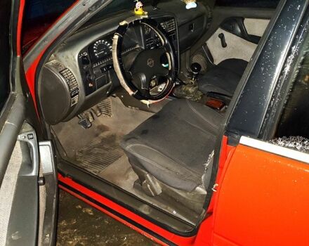 Червоний Опель Омега, об'ємом двигуна 1.8 л та пробігом 354 тис. км за 1600 $, фото 5 на Automoto.ua