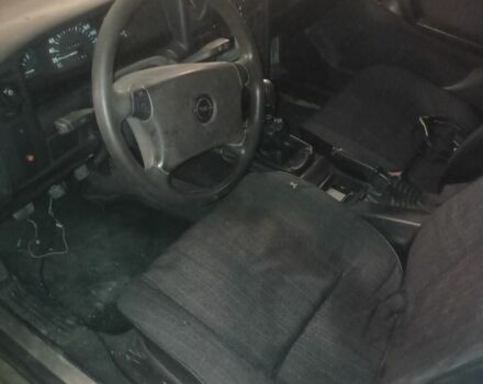 Красный Опель Омега, объемом двигателя 2 л и пробегом 100 тыс. км за 357 $, фото 3 на Automoto.ua