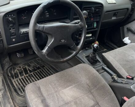 Червоний Опель Омега, об'ємом двигуна 2 л та пробігом 360 тис. км за 1000 $, фото 5 на Automoto.ua