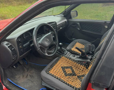 Красный Опель Омега, объемом двигателя 1.8 л и пробегом 300 тыс. км за 1500 $, фото 7 на Automoto.ua