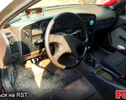 Красный Опель Омега, объемом двигателя 1.8 л и пробегом 241 тыс. км за 1200 $, фото 1 на Automoto.ua