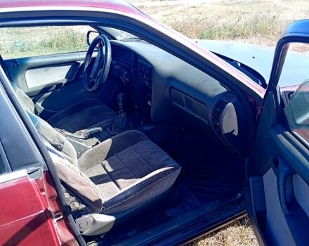 Червоний Опель Омега, об'ємом двигуна 2 л та пробігом 200 тис. км за 600 $, фото 3 на Automoto.ua