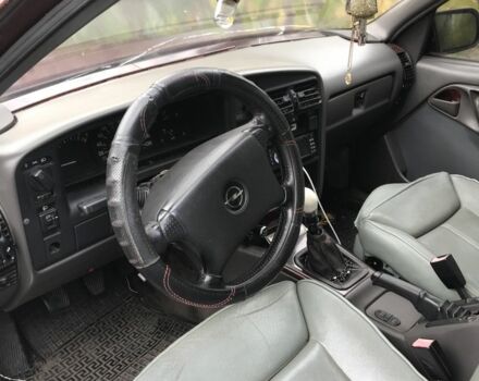 Красный Опель Омега, объемом двигателя 2 л и пробегом 343 тыс. км за 2000 $, фото 3 на Automoto.ua