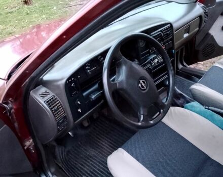 Червоний Опель Омега, об'ємом двигуна 2 л та пробігом 300 тис. км за 1300 $, фото 6 на Automoto.ua