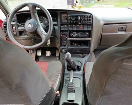 Опель Омега 1990 в Ивано-Франковске на Automoto.ua Красный Опель Омега, объемом двигателя 2 л и пробегом 300 тыс. км за 1400 $, фото 6 на Automoto.ua