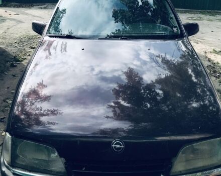 Красный Опель Омега, объемом двигателя 2 л и пробегом 2 тыс. км за 1000 $, фото 1 на Automoto.ua