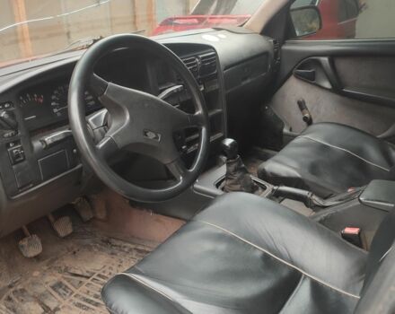 Червоний Опель Омега, об'ємом двигуна 2 л та пробігом 500 тис. км за 400 $, фото 3 на Automoto.ua