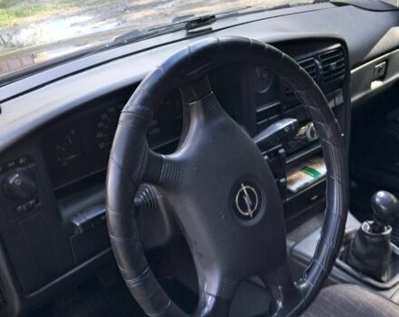 Красный Опель Омега, объемом двигателя 2 л и пробегом 280 тыс. км за 1900 $, фото 1 на Automoto.ua