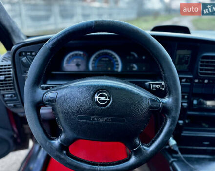 Красный Опель Омега, объемом двигателя 2 л и пробегом 350 тыс. км за 1099 $, фото 12 на Automoto.ua