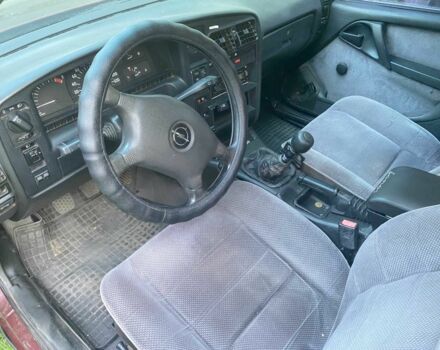 Красный Опель Омега, объемом двигателя 2 л и пробегом 300 тыс. км за 1200 $, фото 3 на Automoto.ua