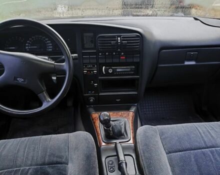 Красный Опель Омега, объемом двигателя 0 л и пробегом 235 тыс. км за 1600 $, фото 4 на Automoto.ua