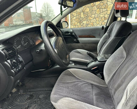 Красный Опель Омега, объемом двигателя 2 л и пробегом 301 тыс. км за 2200 $, фото 11 на Automoto.ua