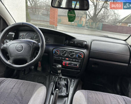 Красный Опель Омега, объемом двигателя 2 л и пробегом 301 тыс. км за 2250 $, фото 13 на Automoto.ua