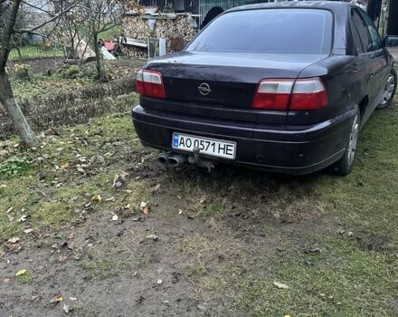 Красный Опель Омега, объемом двигателя 2 л и пробегом 330 тыс. км за 1900 $, фото 1 на Automoto.ua