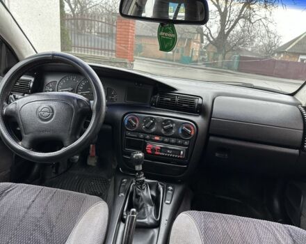 Червоний Опель Омега, об'ємом двигуна 2 л та пробігом 301 тис. км за 2200 $, фото 3 на Automoto.ua