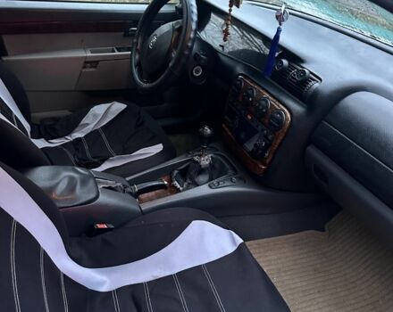 Красный Опель Омега, объемом двигателя 2 л и пробегом 330 тыс. км за 1900 $, фото 4 на Automoto.ua