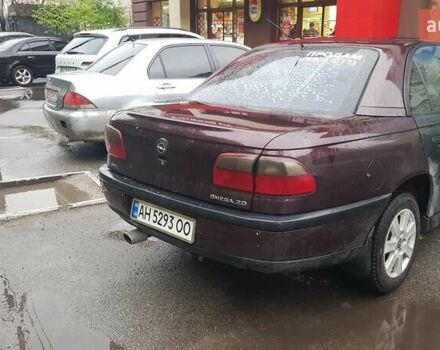 Красный Опель Омега, объемом двигателя 2 л и пробегом 300 тыс. км за 2700 $, фото 2 на Automoto.ua