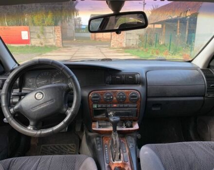 Червоний Опель Омега, об'ємом двигуна 2 л та пробігом 250 тис. км за 1500 $, фото 3 на Automoto.ua