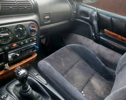 Красный Опель Омега, объемом двигателя 2 л и пробегом 240 тыс. км за 1200 $, фото 2 на Automoto.ua