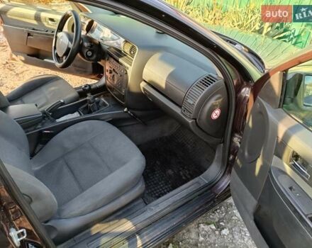 Красный Опель Омега, объемом двигателя 2.2 л и пробегом 222 тыс. км за 3500 $, фото 1 на Automoto.ua