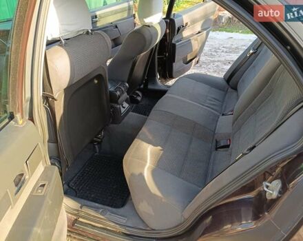 Красный Опель Омега, объемом двигателя 2.2 л и пробегом 222 тыс. км за 3500 $, фото 2 на Automoto.ua