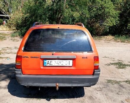 Красный Опель Омега, объемом двигателя 2 л и пробегом 290 тыс. км за 650 $, фото 3 на Automoto.ua