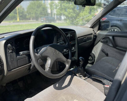 Червоний Опель Омега, об'ємом двигуна 2 л та пробігом 376 тис. км за 600 $, фото 5 на Automoto.ua