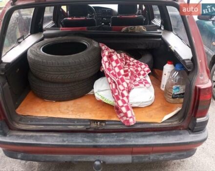 Красный Опель Омега, объемом двигателя 2 л и пробегом 330 тыс. км за 1300 $, фото 4 на Automoto.ua