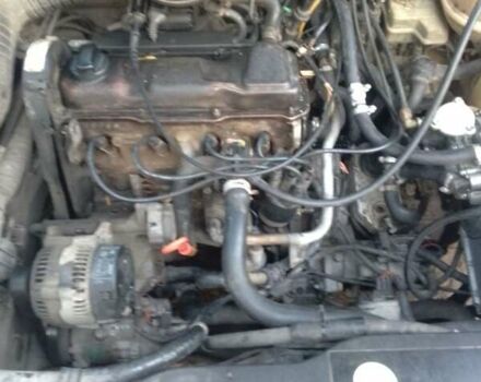 Красный Опель Омега, объемом двигателя 2 л и пробегом 300 тыс. км за 1800 $, фото 1 на Automoto.ua