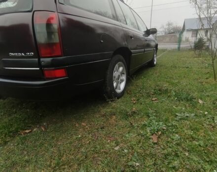 Красный Опель Омега, объемом двигателя 2 л и пробегом 199 тыс. км за 1350 $, фото 4 на Automoto.ua