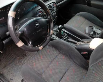 Красный Опель Омега, объемом двигателя 2 л и пробегом 317 тыс. км за 1450 $, фото 1 на Automoto.ua