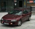 Красный Опель Омега, объемом двигателя 2 л и пробегом 300 тыс. км за 1700 $, фото 1 на Automoto.ua