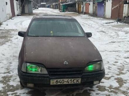 Опель Омега 1989 в Славутиче на Automoto.ua Красный Опель Омега, объемом двигателя 2 л и пробегом 280 тыс. км за 700 $, фото 1 на Automoto.ua