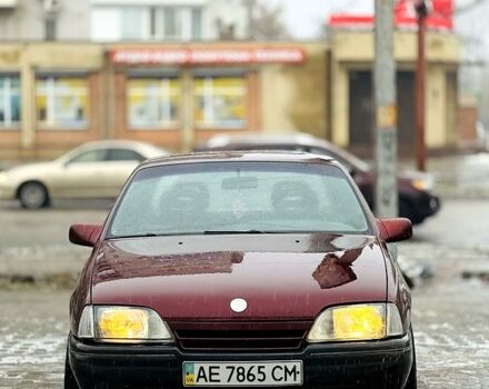 Красный Опель Омега, объемом двигателя 2 л и пробегом 0 тыс. км за 1050 $, фото 1 на Automoto.ua
