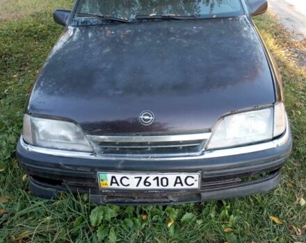 Красный Опель Омега, объемом двигателя 2 л и пробегом 100 тыс. км за 500 $, фото 1 на Automoto.ua