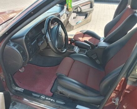 Красный Опель Омега, объемом двигателя 2.3 л и пробегом 350 тыс. км за 1129 $, фото 1 на Automoto.ua
