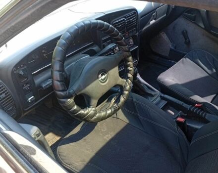 Красный Опель Омега, объемом двигателя 2 л и пробегом 300 тыс. км за 1199 $, фото 1 на Automoto.ua