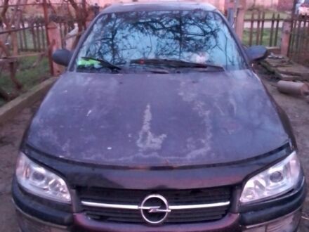 Красный Опель Омега, объемом двигателя 2 л и пробегом 40 тыс. км за 900 $, фото 1 на Automoto.ua