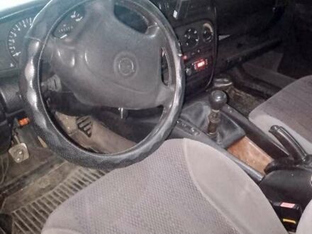 Червоний Опель Омега, об'ємом двигуна 2 л та пробігом 350 тис. км за 850 $, фото 1 на Automoto.ua