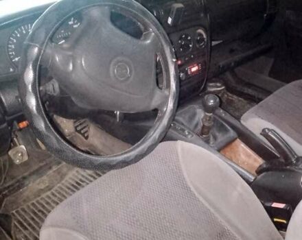 Красный Опель Омега, объемом двигателя 2 л и пробегом 350 тыс. км за 850 $, фото 1 на Automoto.ua