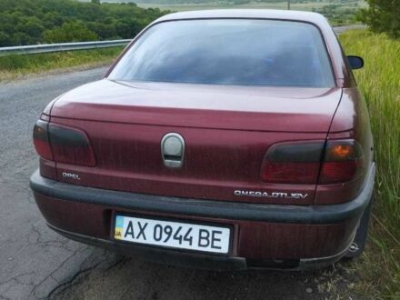 Опель Омега 1999 в Первомайск на Automoto.ua Красный Опель Омега, объемом двигателя 2 л и пробегом 256 тыс. км за 1400 $, фото 1 на Automoto.ua