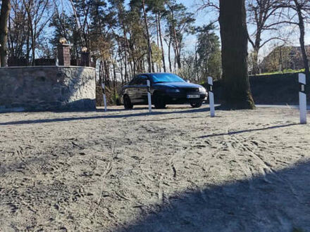 Красный Опель Омега, объемом двигателя 2.2 л и пробегом 286 тыс. км за 3750 $, фото 1 на Automoto.ua