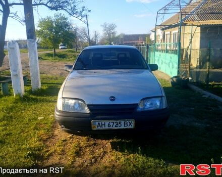 Опель Омега, об'ємом двигуна 2 л та пробігом 999 тис. км за 1100 $, фото 1 на Automoto.ua