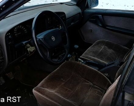 Опель Омега, объемом двигателя 20 л и пробегом 250 тыс. км за 800 $, фото 4 на Automoto.ua