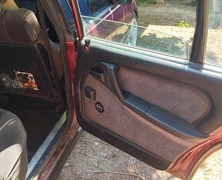 Опель Омега, объемом двигателя 2 л и пробегом 303 тыс. км за 1000 $, фото 3 на Automoto.ua