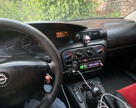 Опель Омега, объемом двигателя 2 л и пробегом 315 тыс. км за 2400 $, фото 11 на Automoto.ua